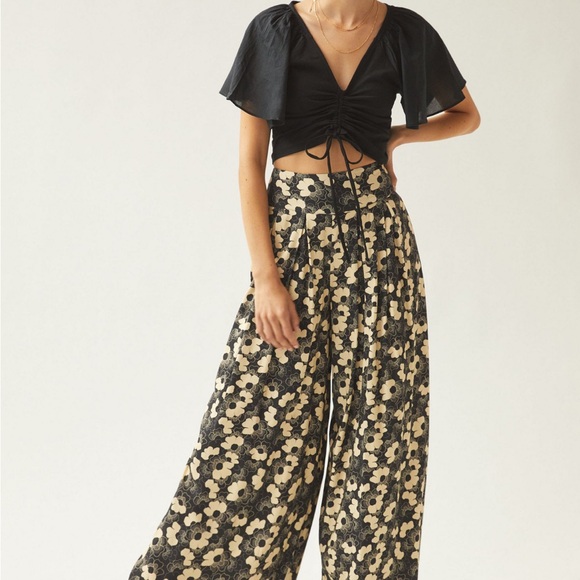 Corey Lynn Carter Pleated Wide leg floral pants - Picture 1 of 3
